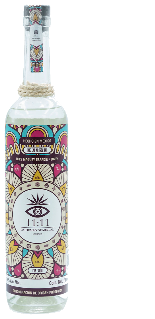 Botella de Mezcal 11:11 Conexión, Espadín joven, etiqueta ilustrada con el ojo 11:11, presentación 750 ml